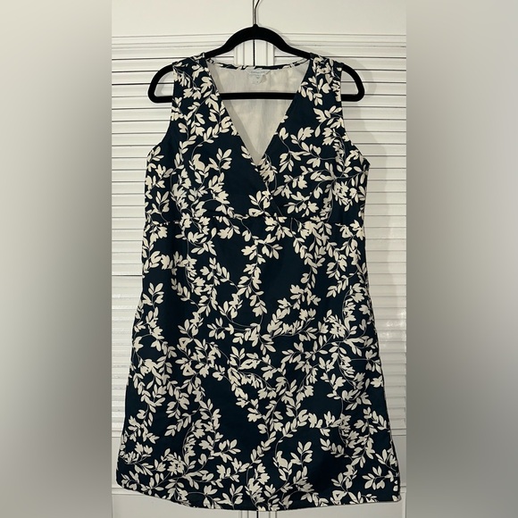 Garnet Hill Dresses & Skirts - Garnet Hill Navy and White Floral Mini Dress
